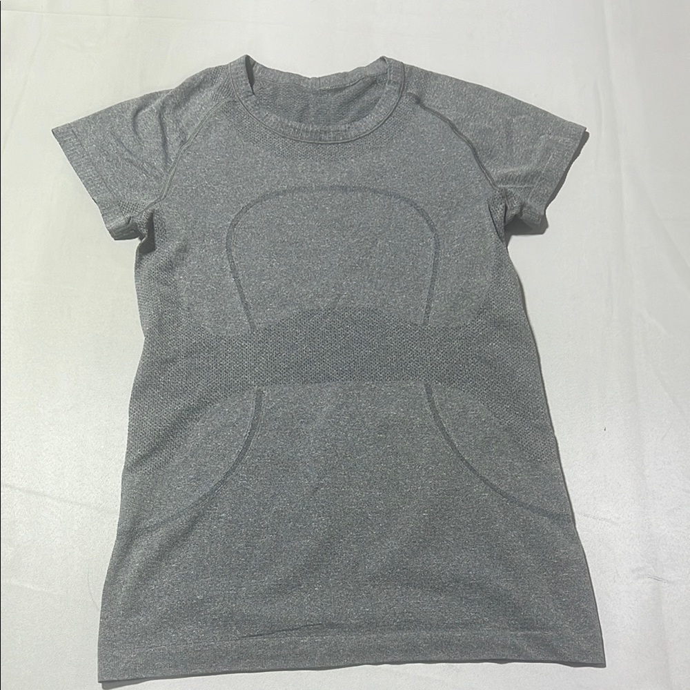 lululemon athletica Short Sleeve Seamless Heathered Gray Tee